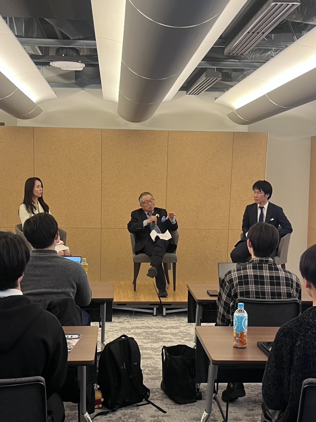 中央大学 起業家卒業生による講演会の様子